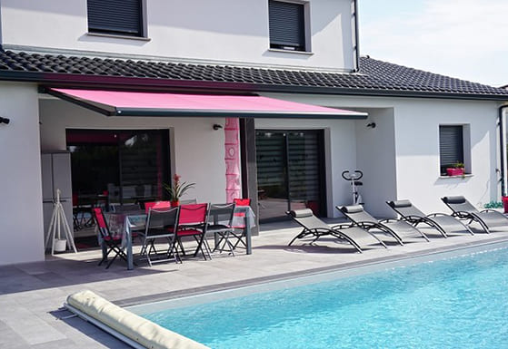 Store extérieur à Sète pour terrasse avec piscine