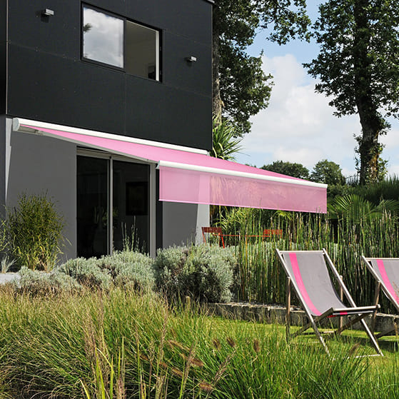 Store banne à Sète pour terrasse avec jardin